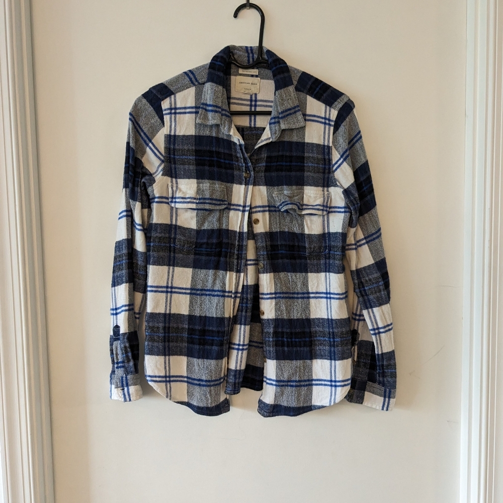 American Eagle super soft flannel in blue and white